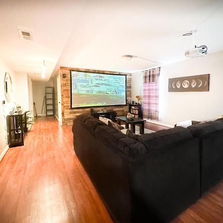 Cute 2-Brm Walkout Apt With Pool Table And Theater Appartement Lexington Buitenkant foto