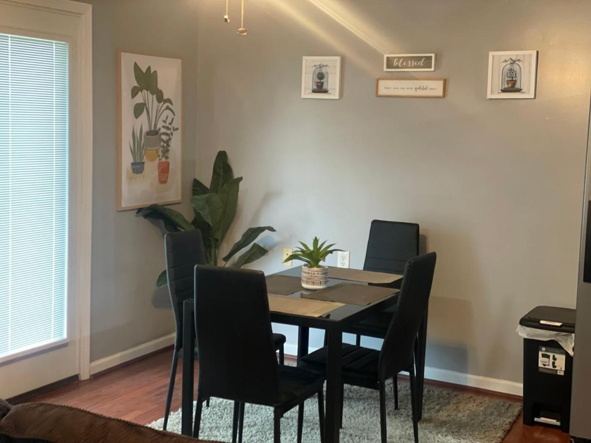 Cute 2-Brm Walkout Apt With Pool Table And Theater Appartement Lexington Buitenkant foto