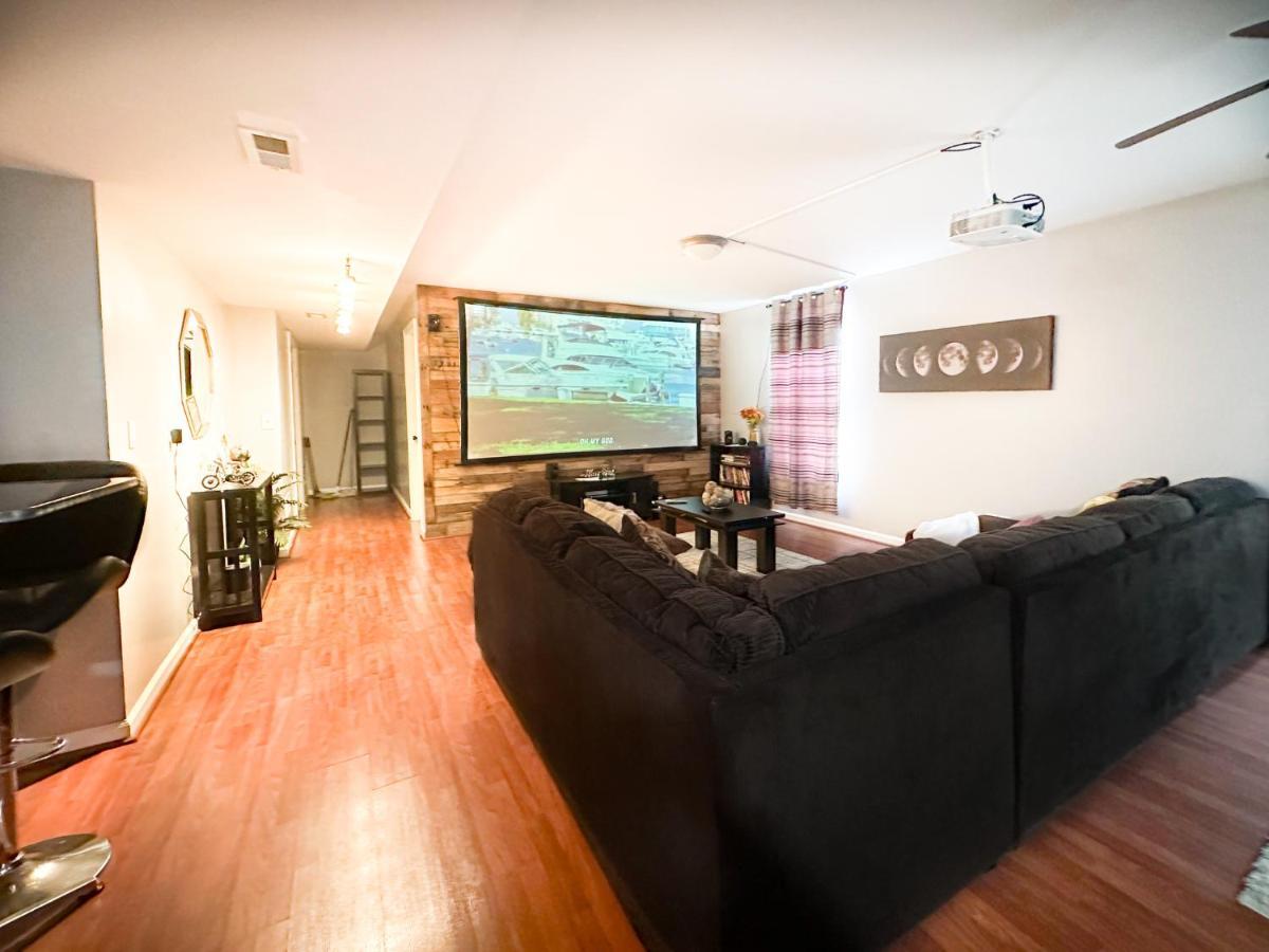 Cute 2-Brm Walkout Apt With Pool Table And Theater Appartement Lexington Buitenkant foto