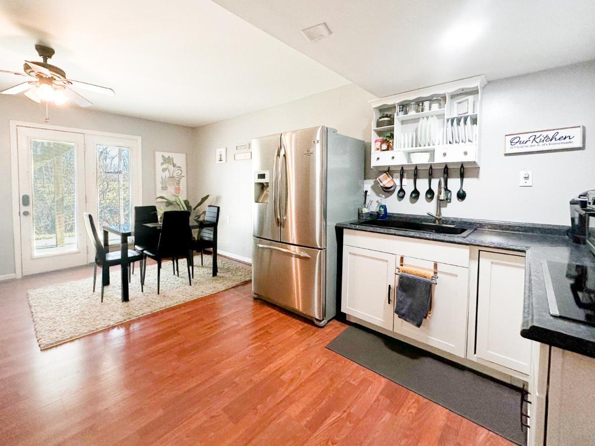 Cute 2-Brm Walkout Apt With Pool Table And Theater Appartement Lexington Buitenkant foto